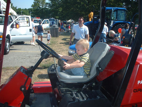 The Buddy drives a tractor.jpg 103.5K
